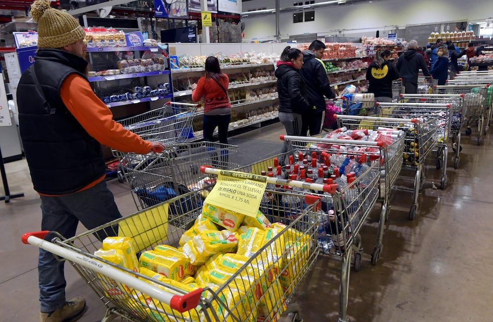 Ante la alta inflación, qué estrategias usan los argentinos para competir con la suba de precios