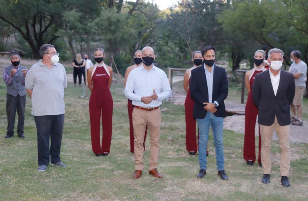 Autoridades y artistas locales inauguraron un nuevo paseo cultural en Carlos Paz