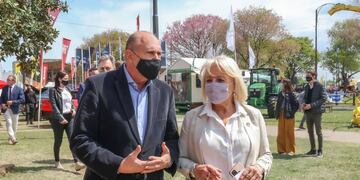 Omar Perotti y Norma Bessone, presidenta de la Sociedad Rural de Rafaela