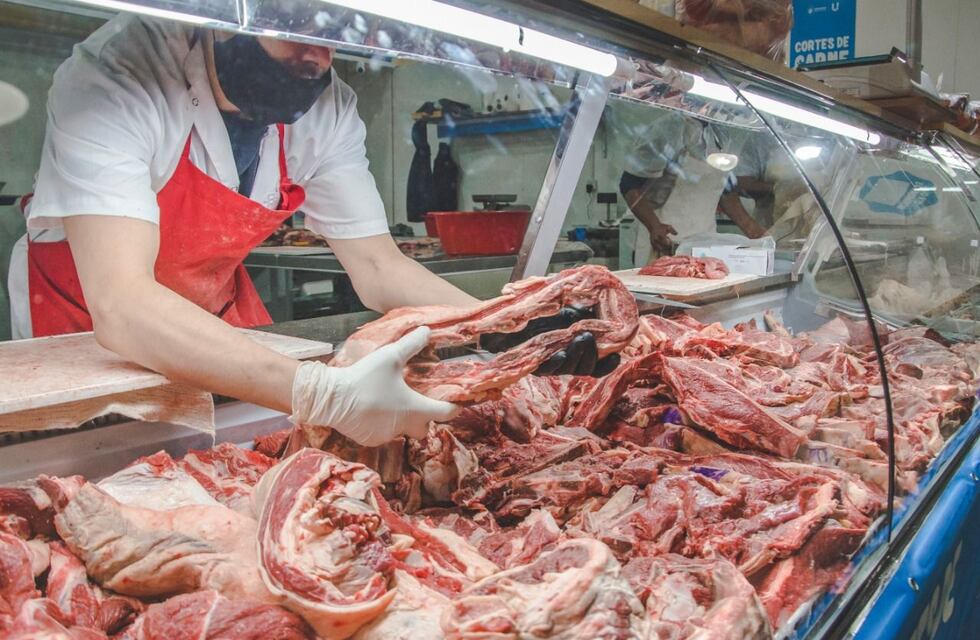 Feria de cortes de carne a precios populares en el Centro Esther Fadul