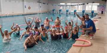 Punta Alta: continúan las clases gratuitas de natación a niños y adultos mayores