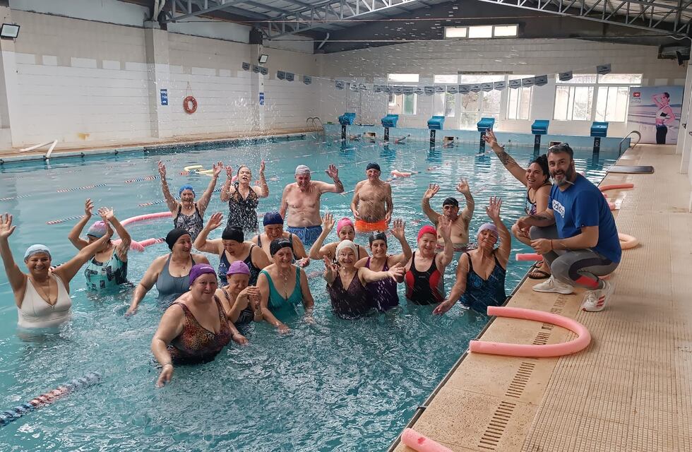 Punta Alta: continúan las clases gratuitas de natación a niños y adultos mayores