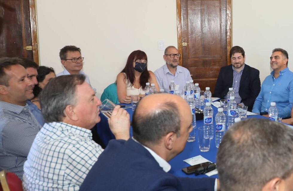 Elecciones 2023 en Santa Fe: convocaron a partidos para definir cuándo se vota