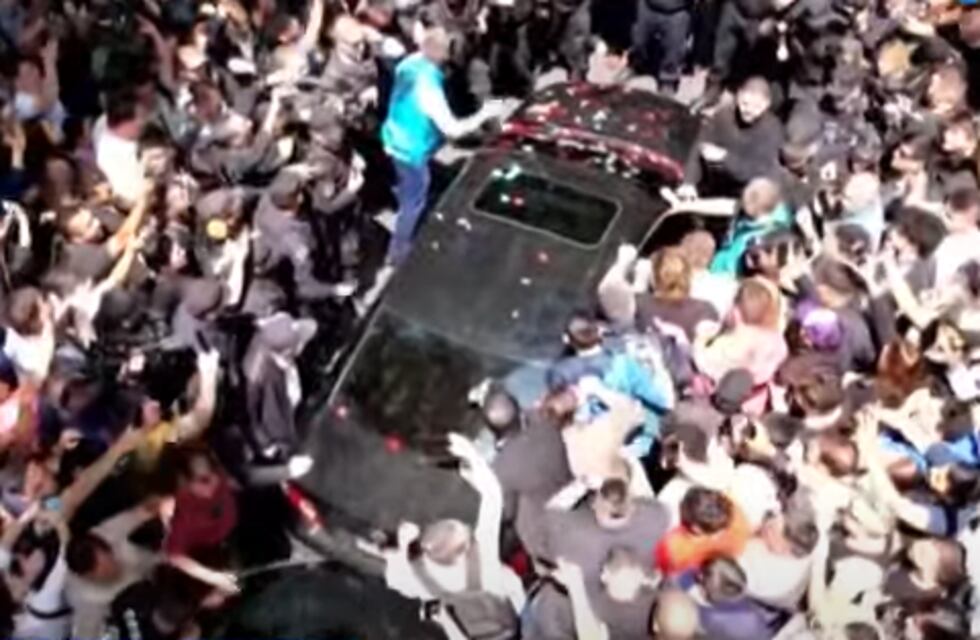 Milei votó escoltado por una multitud: “Estamos en condiciones de hacer el mejor gobierno de la historia”