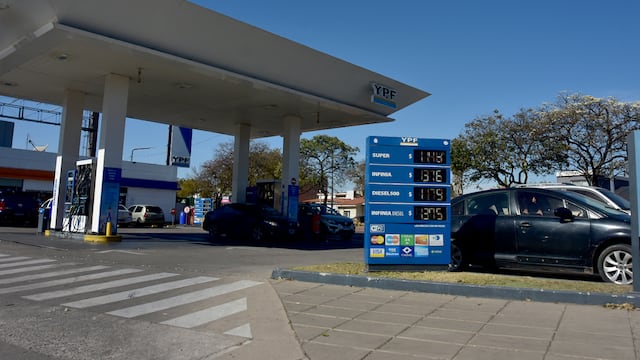 El aumento de los combustibles, uno de los factores que aportaron al número de la inflación. (La Voz)