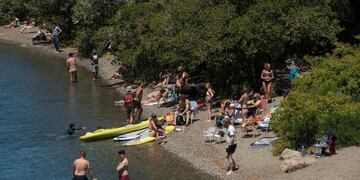 Al menos, 10 días de aislamiento.