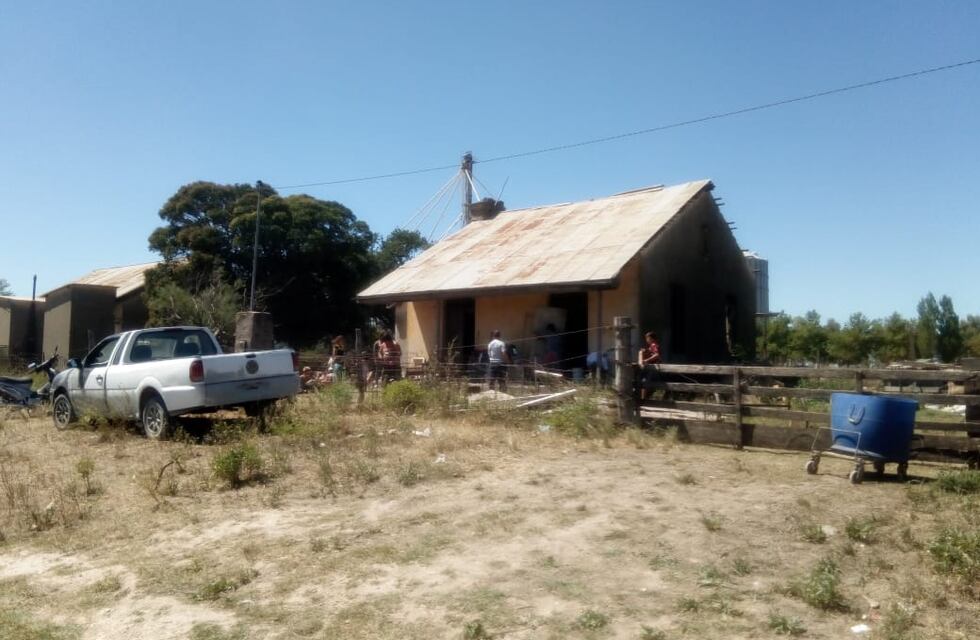 Incendio en Barrow: la familia se traslada a una casa abandonada y recibe las primeras donaciones