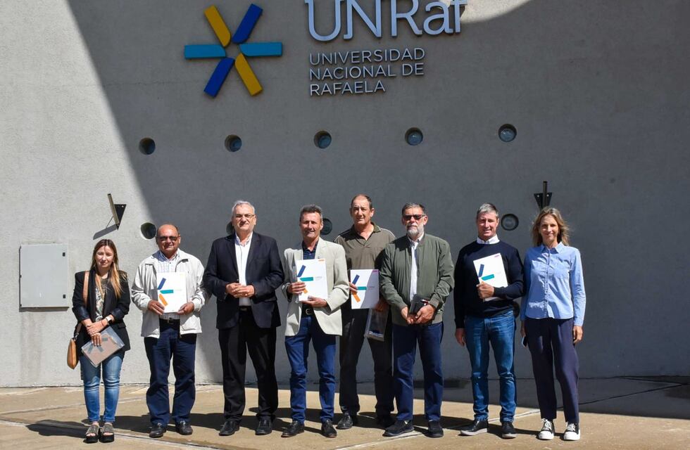 Alcides Calvo acompañó a presidentes comunales en la firma de cooperación con la UNRaf