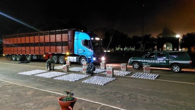 Santa Ana: incautan cargamento de cigarrillos ilegales y 4 millones de pesos.