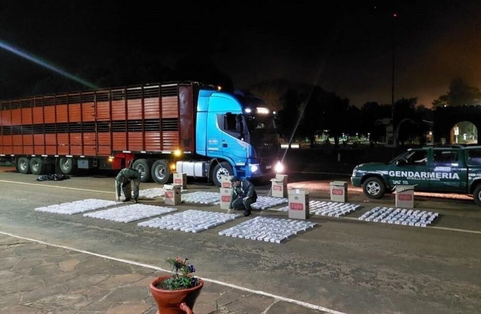 Santa Ana: incautan cargamento de cigarrillos ilegales y 4 millones de pesos