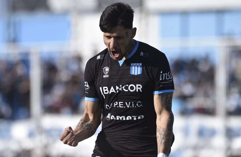 Racing goleó en el Miguel Sancho y manda en el Federal A en soledad