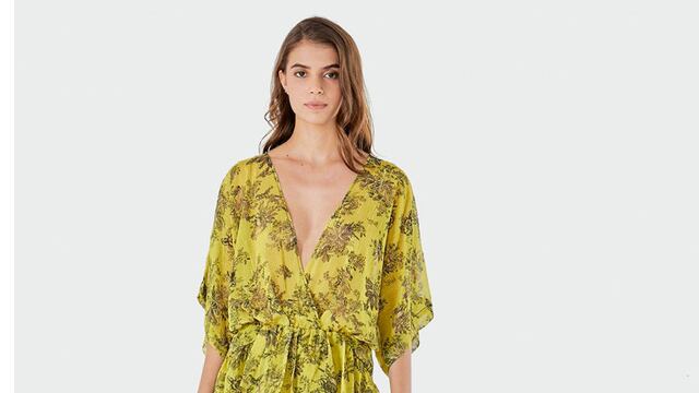 Los vestidos escotados en forma de V sin dudas son una prenda que a cualquiera le queda bien y no pasa de moda.