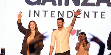 Emanuel Gainza junto a María Eugenia Vidal.