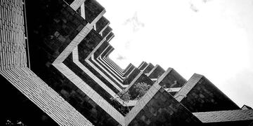 Una inusual infraestructura en el centro de la ciudad de Córdoba.