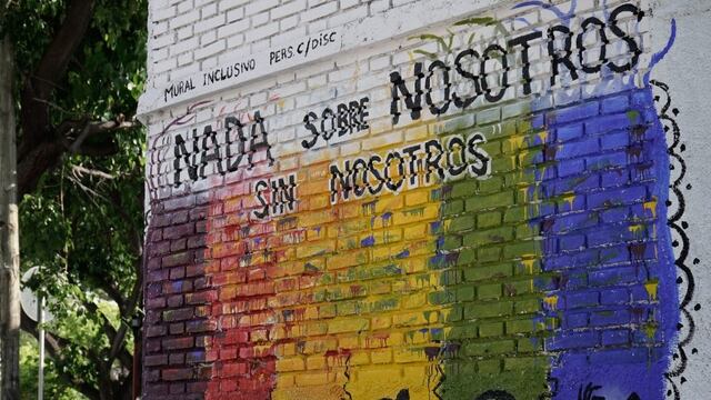 El mural realizado por chicos con discapacidad que fue inaugurado en plenbo centro de Las Heras. Gentileza MLH