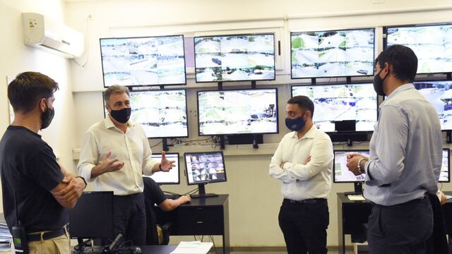 Recorrida de funcionarios por el Centro de Monitoreo