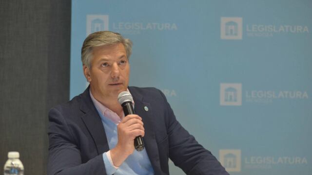 El presidente del Iscamen destacó que desde la bioplanta de General Alvear se podrá abastecer a la Patagonia con insectos estériles para combatir las plagas. Gentileza Gobierno de Mendoza