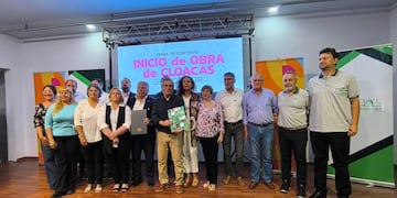 Firmaron el contrato por la Obra de Cloacas del Sector Sur Arroyito