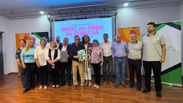 Firmaron el contrato por la Obra de Cloacas del Sector Sur Arroyito