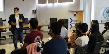 El Instituto Superior Técnico Urugua-í de Colonia Wanda presentó sus nuevas dos carreras superiores.