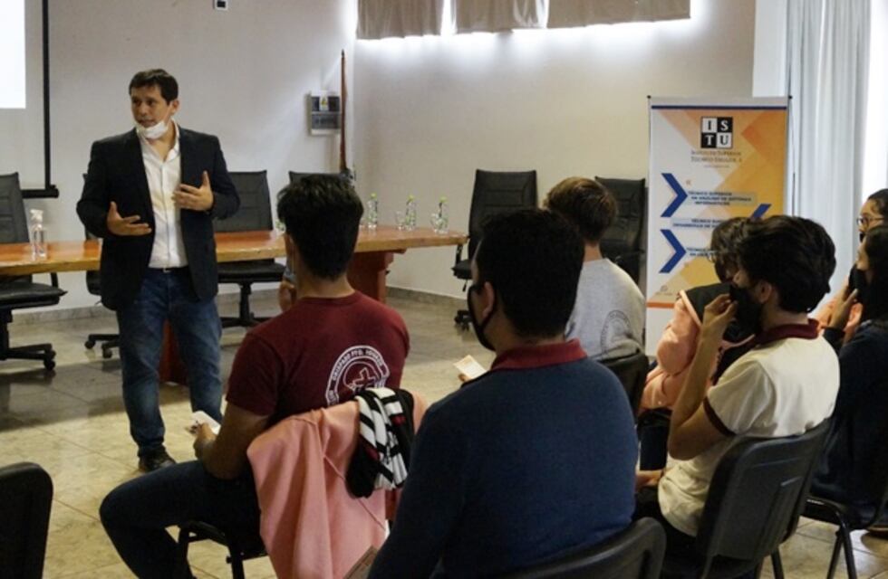 El Instituto Superior Técnico Urugua-í de Colonia Wanda presentó sus nuevas dos carreras superiores