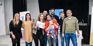 El intendente de Ushuaia, Walter Vuoto, realizó la entrega de 53 viviendas a beneficiarios del programa PROCREAR, y de 16 créditos para la construcción de soluciones habitacionales.