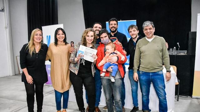 El intendente de Ushuaia, Walter Vuoto, realizó la entrega de 53 viviendas a beneficiarios del programa PROCREAR, y de 16 créditos para la construcción de soluciones habitacionales.