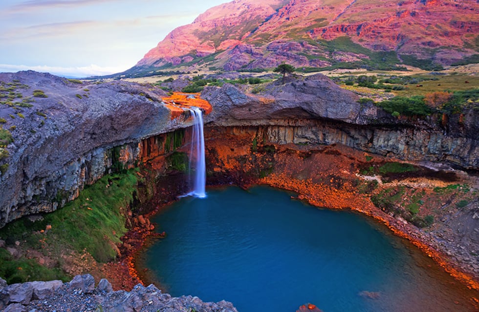 El impactante video del Salto del Agrio en Neuquén totalmente cubierto por la nieve que se hizo viral por su increíble paisaje