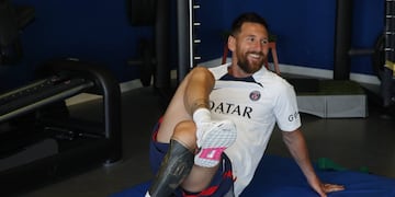 El futbolista de 35 años hizo trabajos físicos en el gimnasio del club francés.