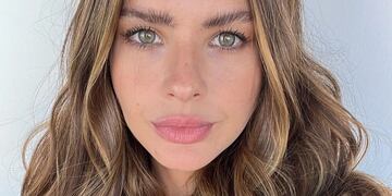 Así fue como la China Suárez sorprendió a sus fans con un traje sastrero exclusivo.