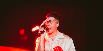 Duki, en pleno vuelo sobre cielo español. (Gentileza Lauría Entertainment)