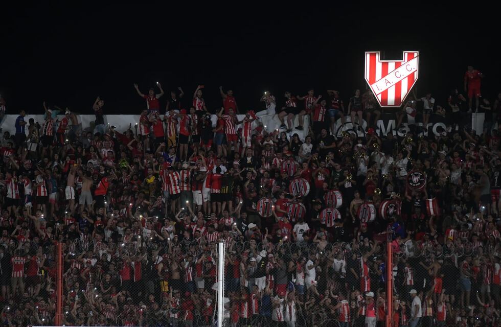 Bullrich sancionó a 11 barras bravas de Instituto: de qué se los acusa