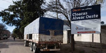 Después de más de una década de espera, comenzó la construcción de la red cloacal en Alvear Oeste.