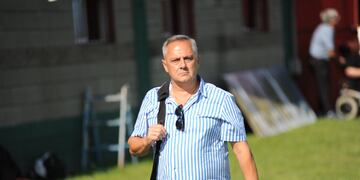 Manuel Pérez, presidente de Racing, apuntó a los tres partidos para obtener el segundo ascenso (Federico López Claro).