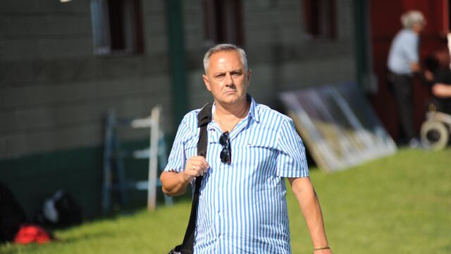 Manuel Pérez, presidente de Racing, enojado por el resultado en Mendoza (Federico López Claro).