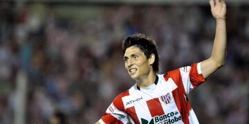 Alejandro Faurlín volvería a ponerse la casaca albirroja.