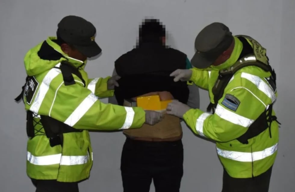 Partió desde Puerto Iguazú con cocaína adosada a su cuerpo: fue detenido