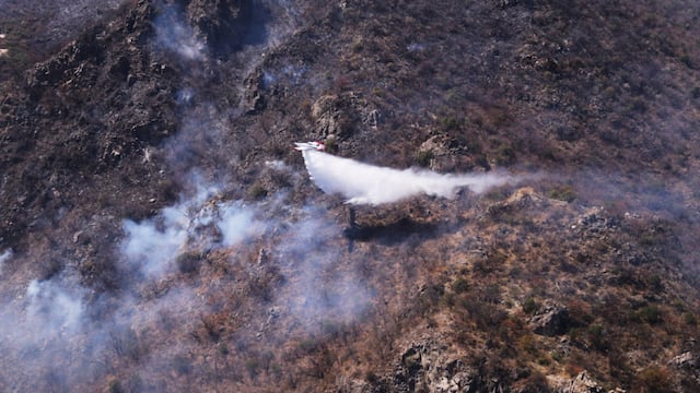 Intenso combate del fuego en Cuchi Corral. (Provincia de Córdoba)