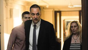 Manuel Adorni y Karina Milei en Diputados