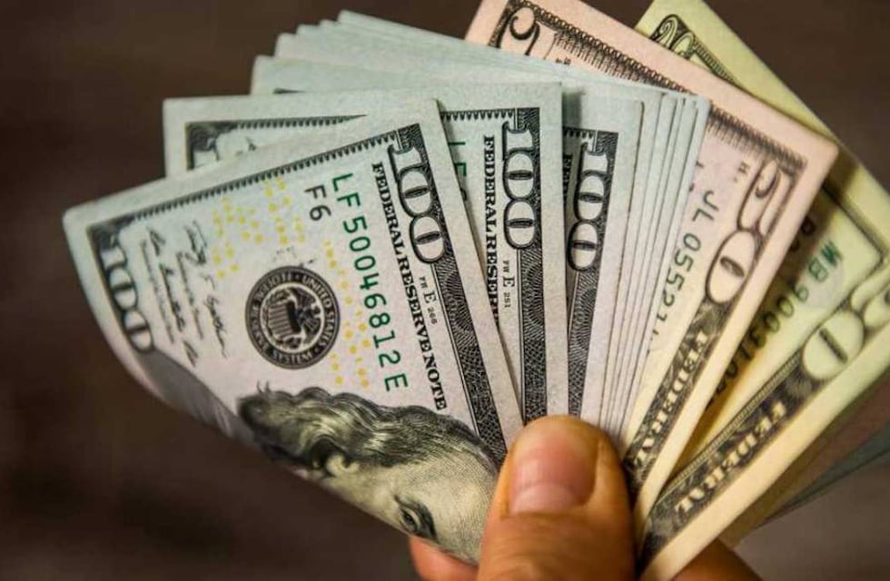 Dólar blue en Rosario: la divisa saltó de nuevo este miércoles y rompió el techo de los $1100