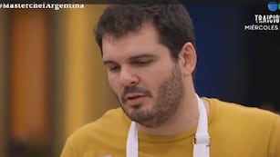 Rodrigo Salcedo se emocionó hasta las lagrimas al leer una carta en MasterChef