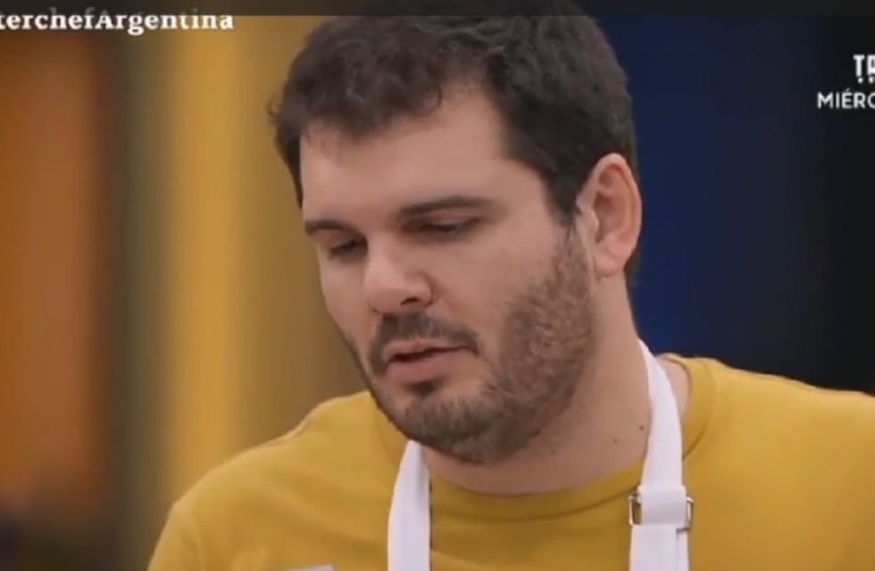 Rodrigo Salcedo se emocionó hasta las lagrimas al leer una carta en MasterChef