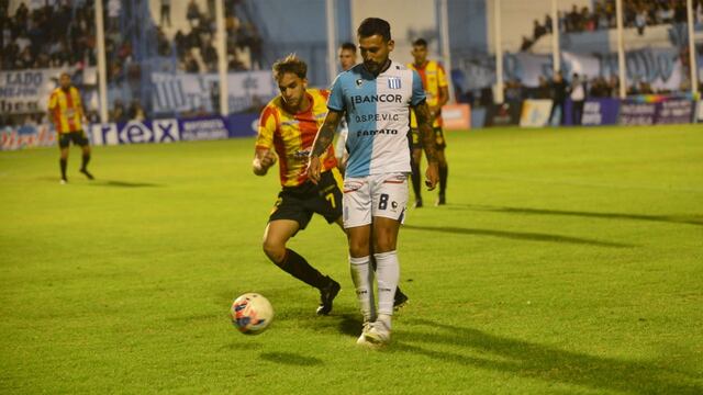 El delantero Marcos Figueroa, uno de los que más buscó el gol para Racing (Foto: Javier Ferreyra).