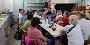 Sánchez con la Junta Vecinal del Barrio Escuela 18 de Tres Arroyos y con integrantes de la Cooperativa de Orense