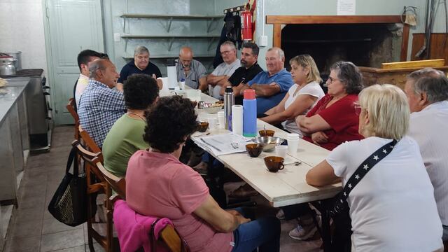 Sánchez con la Junta Vecinal del Barrio Escuela 18 de Tres Arroyos y con integrantes de la Cooperativa de Orense