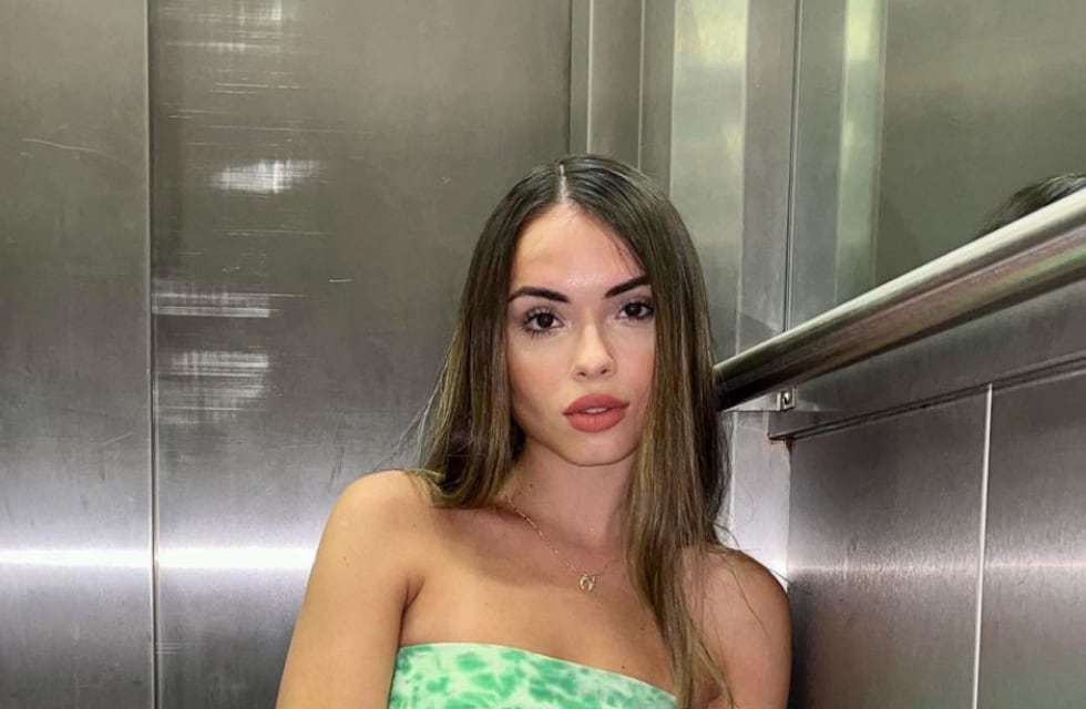 Agustina Agazzani deslumbró con un top “underboob” que dejó ver su corpiño de encaje azul