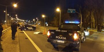 Murió atropellada una mujer en el Acceso Sur.