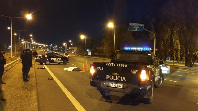 Murió atropellada una mujer en el Acceso Sur.