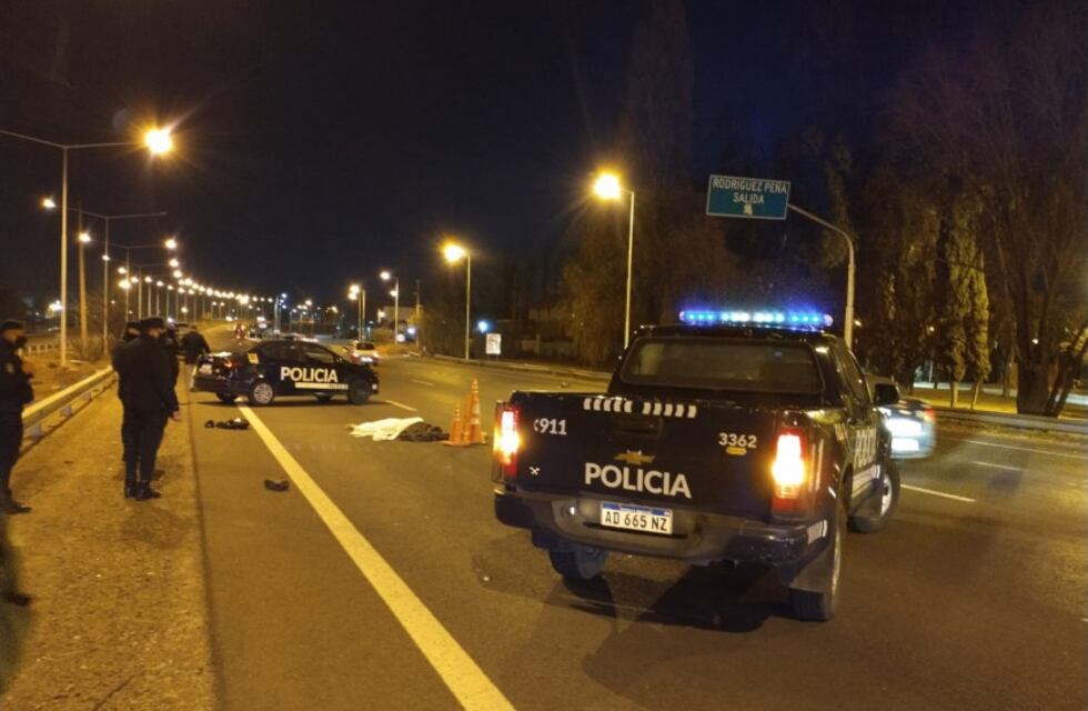 Murió una mujer atropellada al intentar cruzar el Acceso Sur