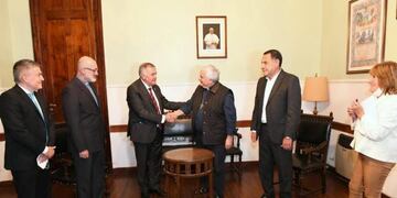 Acuerdan la regularización de tierras entre Gobierno e Iglesia